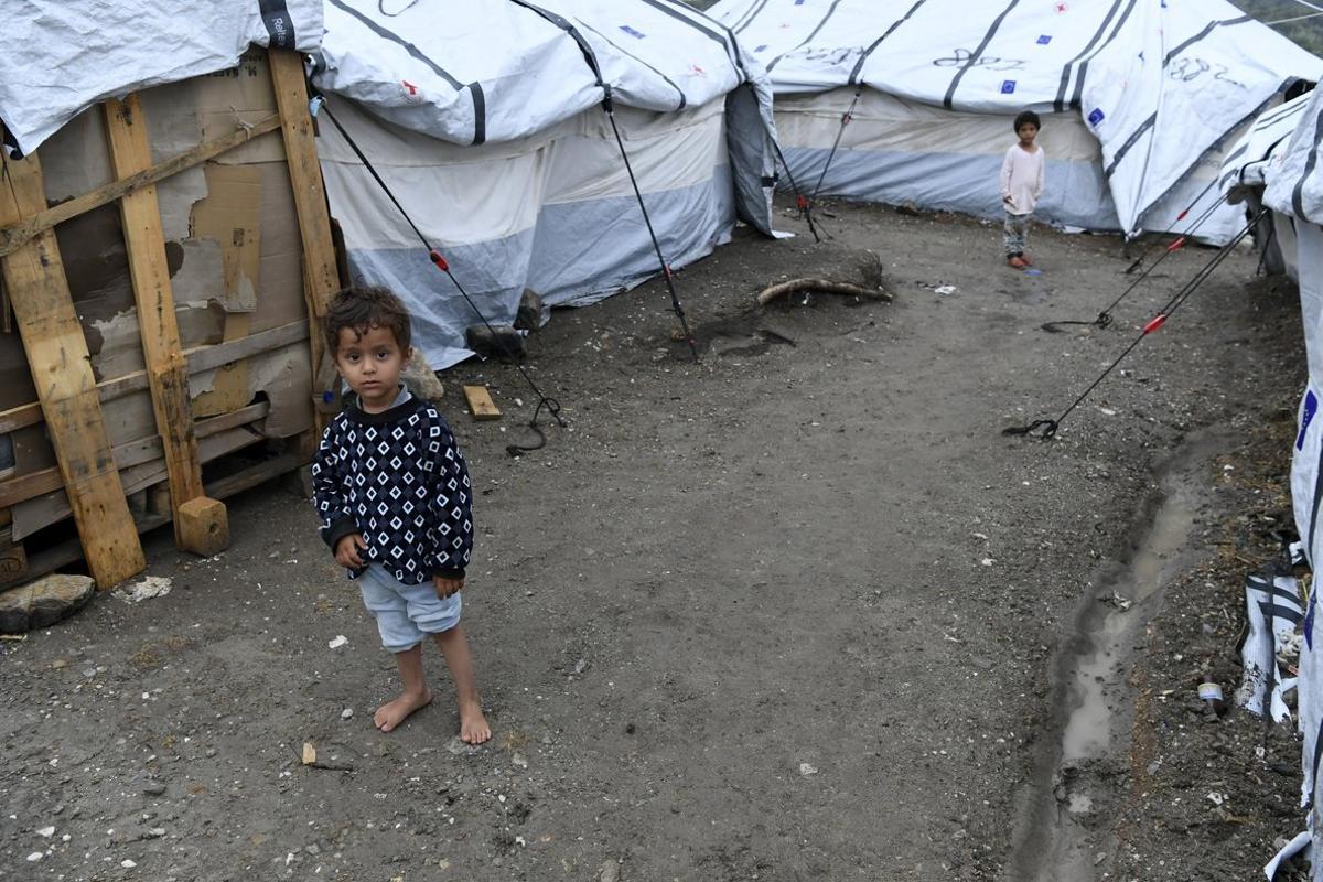 Alertan sobre una devastadora crisis en campos de refugiados en Grecia