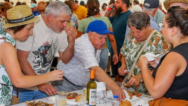 La Festa da Ameixa fue multitudinaria en la edición celebrada el pasado 20 de agosto, tras tres años suspendida. |   // IÑAKI ABELLA