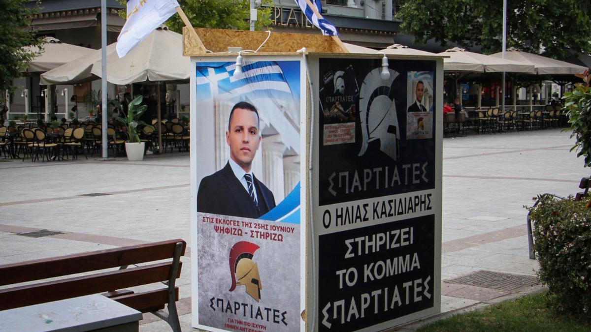 Un cartel electoral de Espartanos.