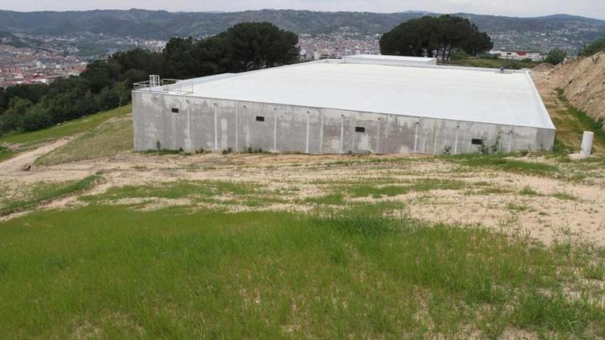 Una de las infraestructuras de abastecimiento de agua potable que se construyó en la zona del Montealegre.  // Iñaki Osorio