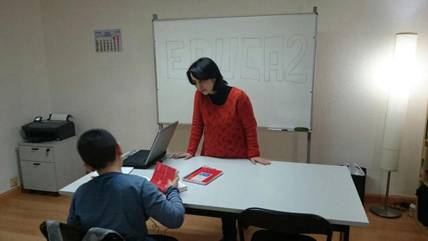 Un alumno en el centro de estudios Educa2.