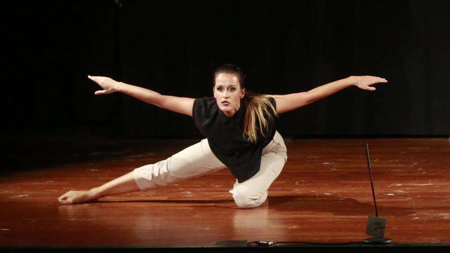 Un momento de la actuación &#039;Mutable&#039;, de la Compañía Universitaria de Danza