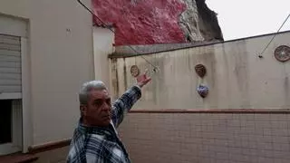 Desalojada en Montoro una de las casas afectadas por los desprendimientos de tierra de una ladera