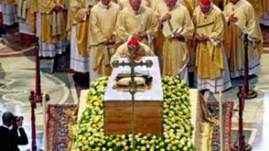 El Papa presenta a Juan Pablo II como el salvador del cristianismo