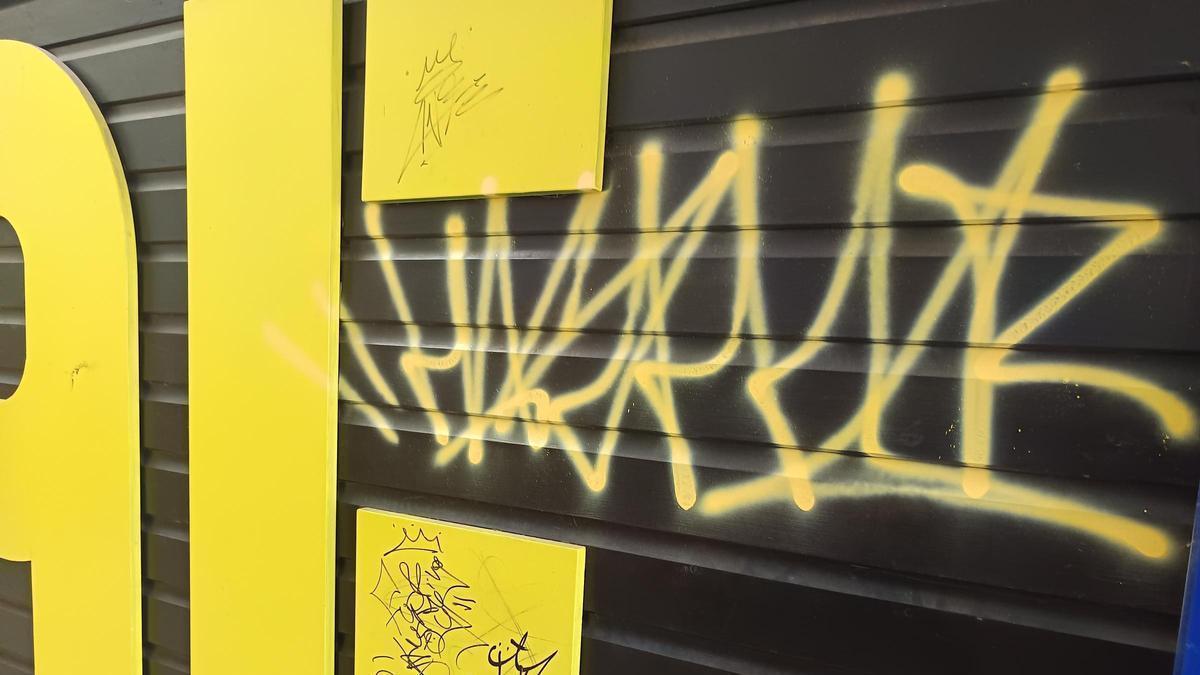Grafiti en Cangas de Onís.