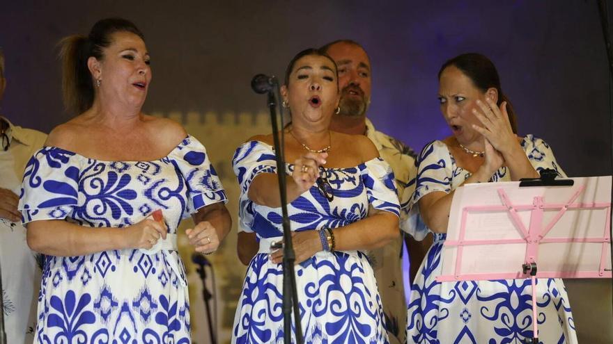 La plaza del Triunfo acoge la verbena de las Peñas Cordobesas