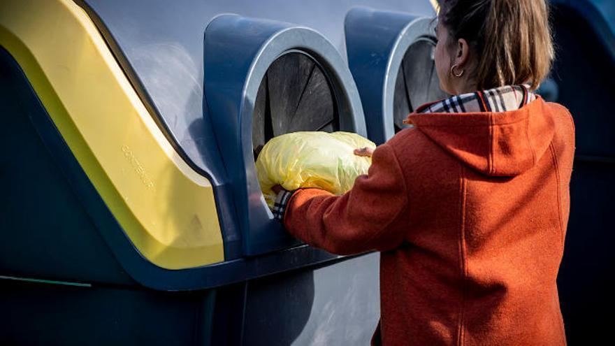 Los canarios, pieza clave en el ciclo del reciclaje