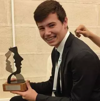 Carlos Vicente Pollard, mejor orador en lengua inglesa en el Torneo de Debate Andaluz: «El debate obliga a trabajar la valiosa tarea de investigar, que no se pierda»