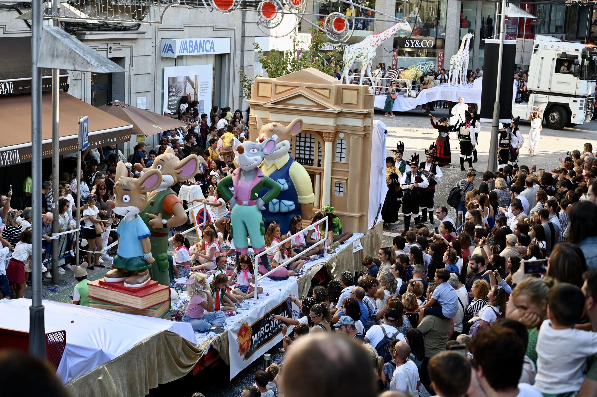 La Batalla de Flores vuelve a teñir de color las calles de Pontevedra