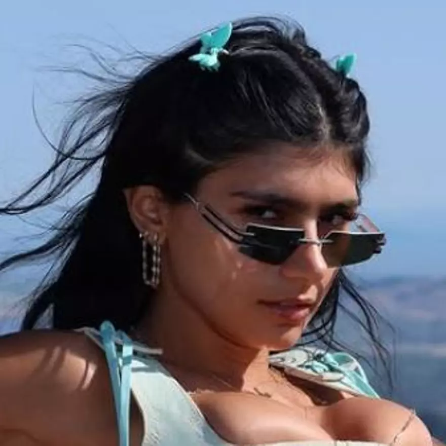 Mia Khalifa - @miakhalifa