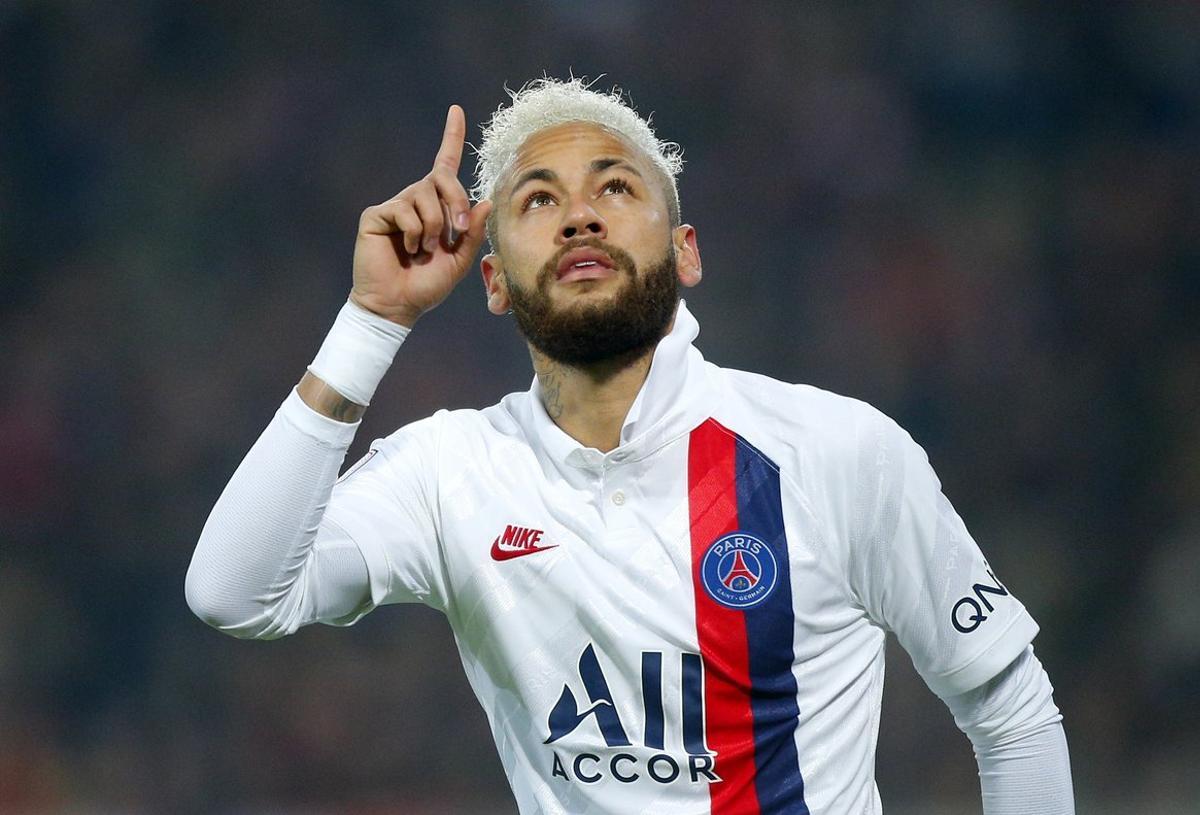 PSG’s Neymar celebrates after scoring his side’s second goal during the French League One soccer match between Lille and PSG at the Lille Metropole stadium, in Villeneuve d’Ascq, northern France, Sunday, Jan. 26, 2020. (AP Photo/Michel Spingler)