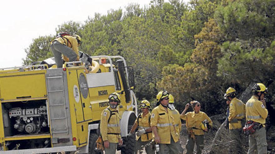 Sofocado un fuego forestal en es Carnatge tras quemar mil metros de vegetación