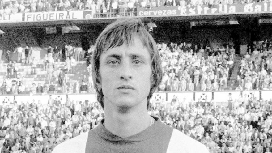 Cruyff, con la camiseta del Ajax en Riazor en 1973.