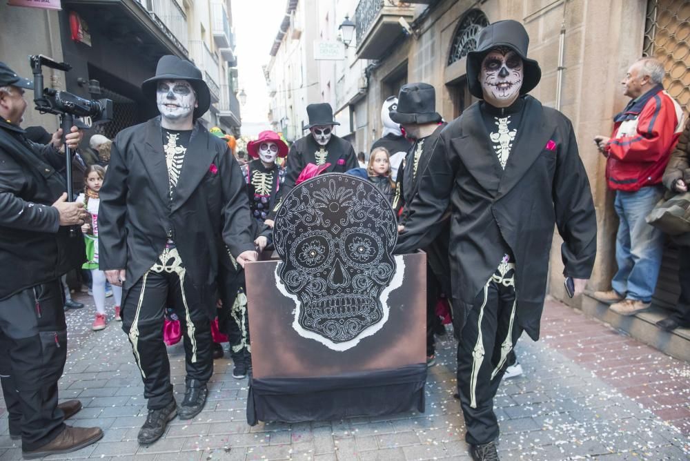 Set mil persones desborden els carrers de Sallent en un Carnaval multitudinari