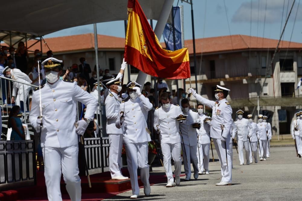 La Escuela Naval de Marín saluda a 112 nuevos oficiales de la Armada