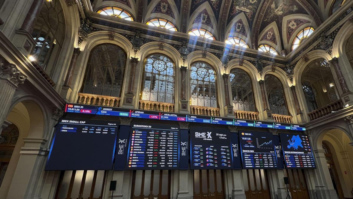 El Ibex 35 abre al alza (+0,3%) y se lanza a por los 19.900 puntos, con el petróleo en 93 dólares