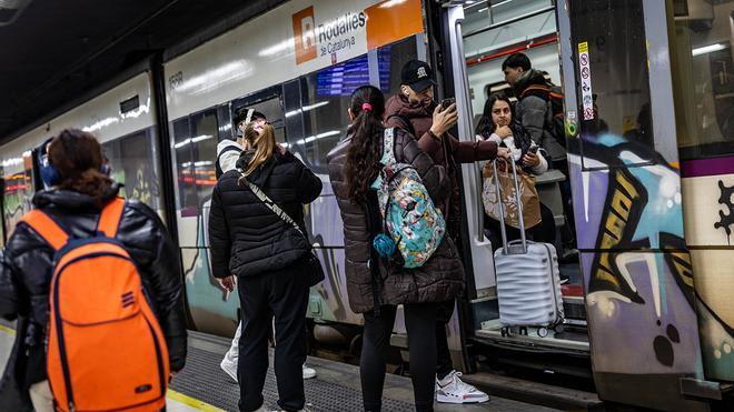 La estación de Sants recupera cierta normalidad tras el caos ferroviario