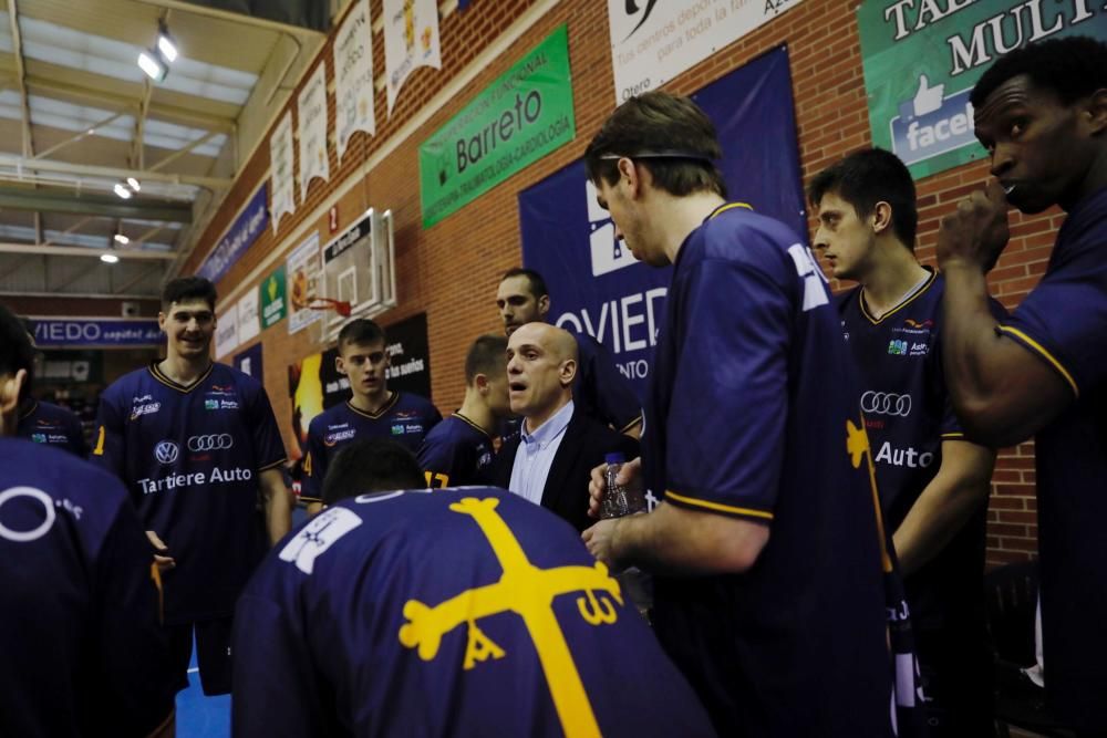 El partido entre el Oviedo Baloncesto y el Huesca, en imágenes