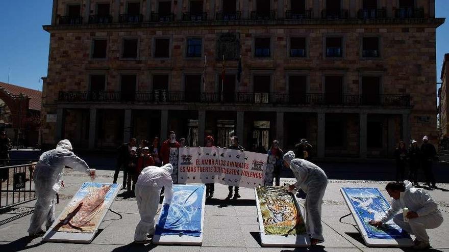 Un momento de la performance en la plaza de la Constitución.