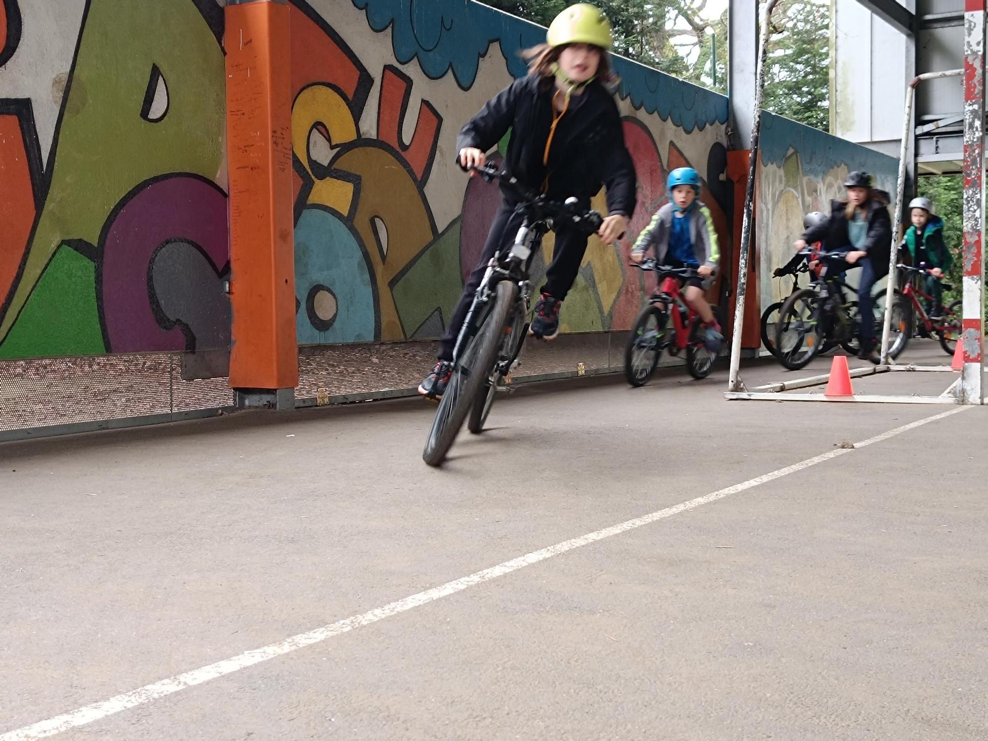 Pasión sobre ruedas: la extraescolar de ciclismo en el colegio de La Fresneda