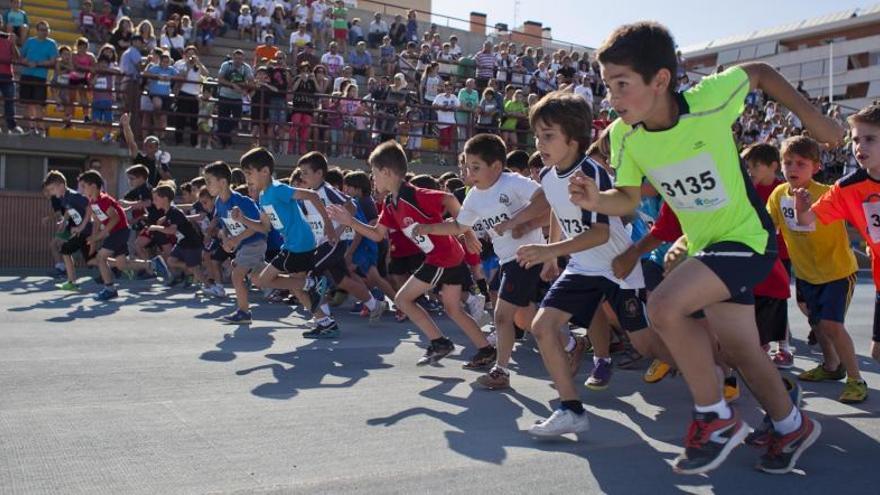 Niños participando en la Milla Escolar de Elche