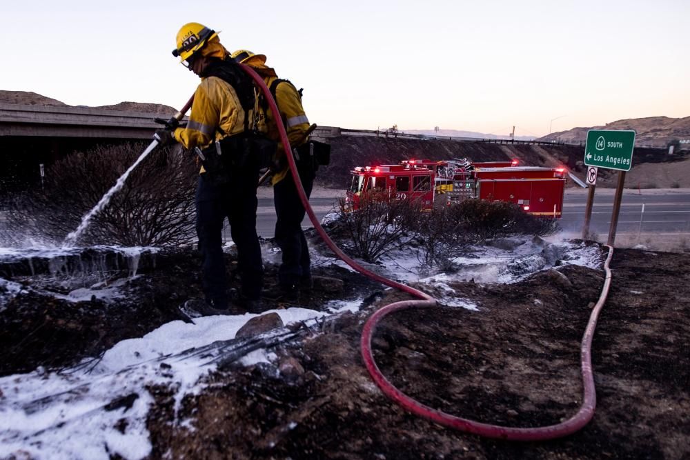 Tick Fire burns near Santa Clarita