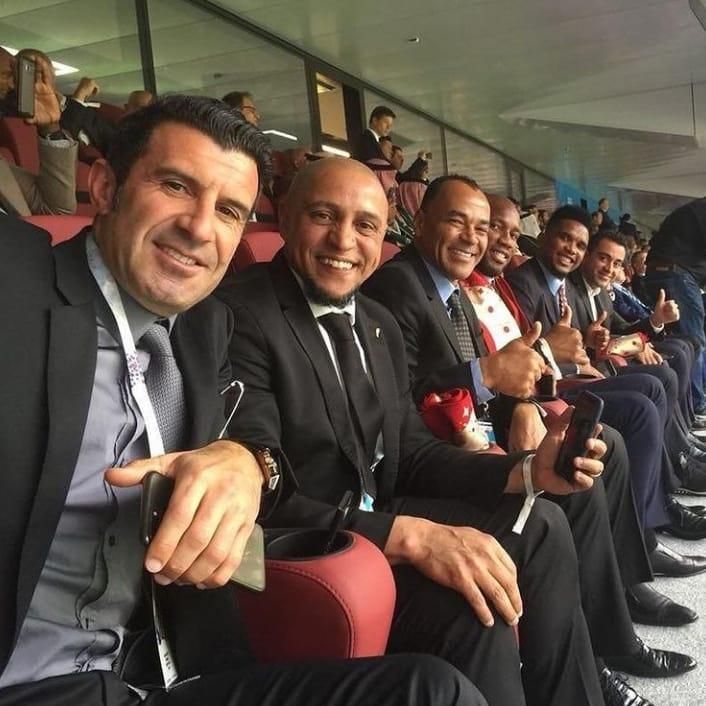 Luis Figo y Roberto Carlos junto con Cafú y Samuel Etoo en la final de la Champions de Oporto