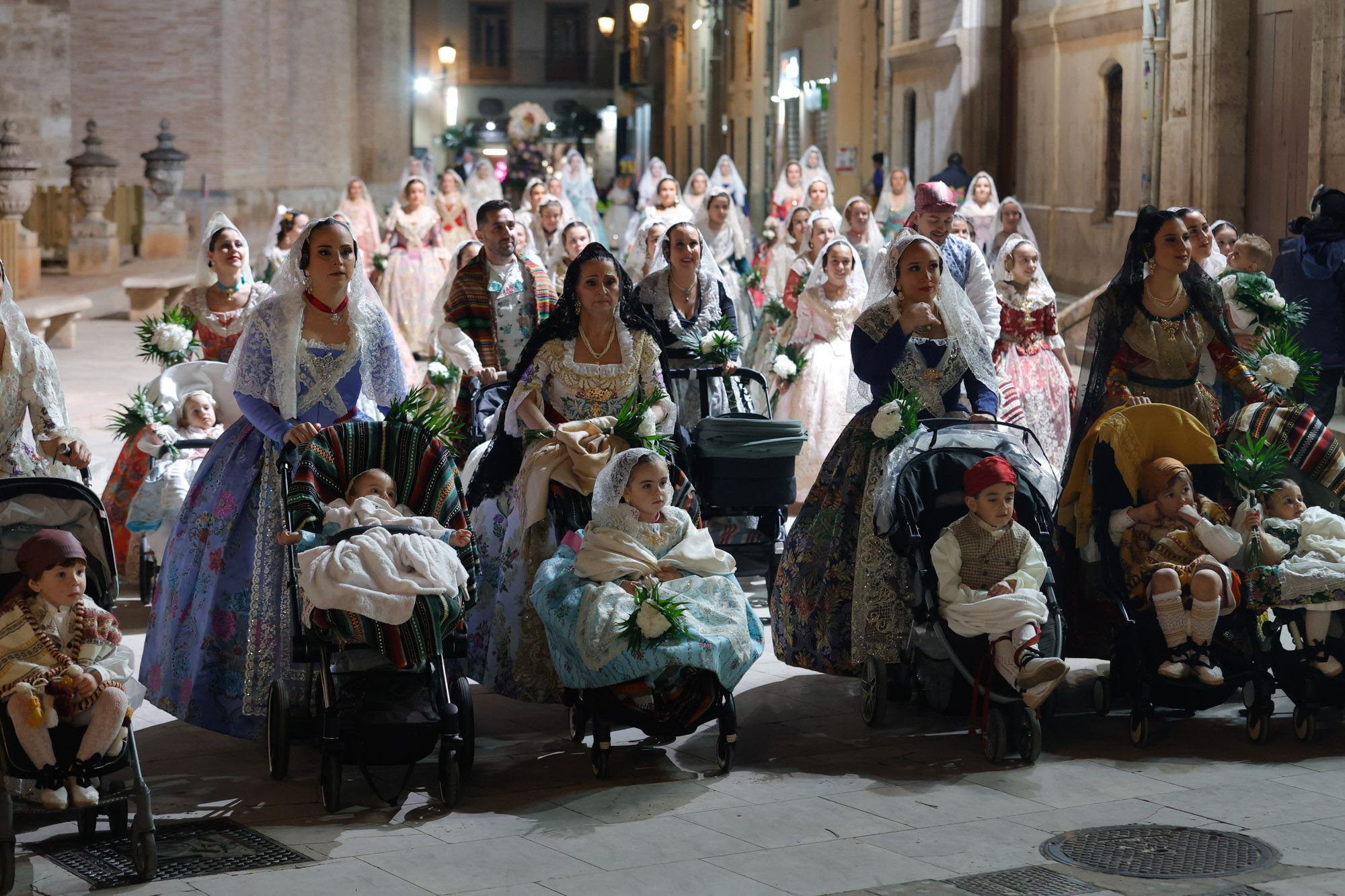Todas las fotos de la Ofrenda del 17 de marzo por la calle San Vicente de 20:00 a 21:00 horas