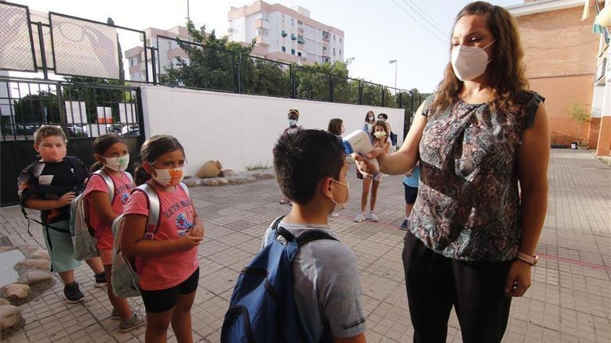 Las macarillas, protagonistas en la escuela un curso más
