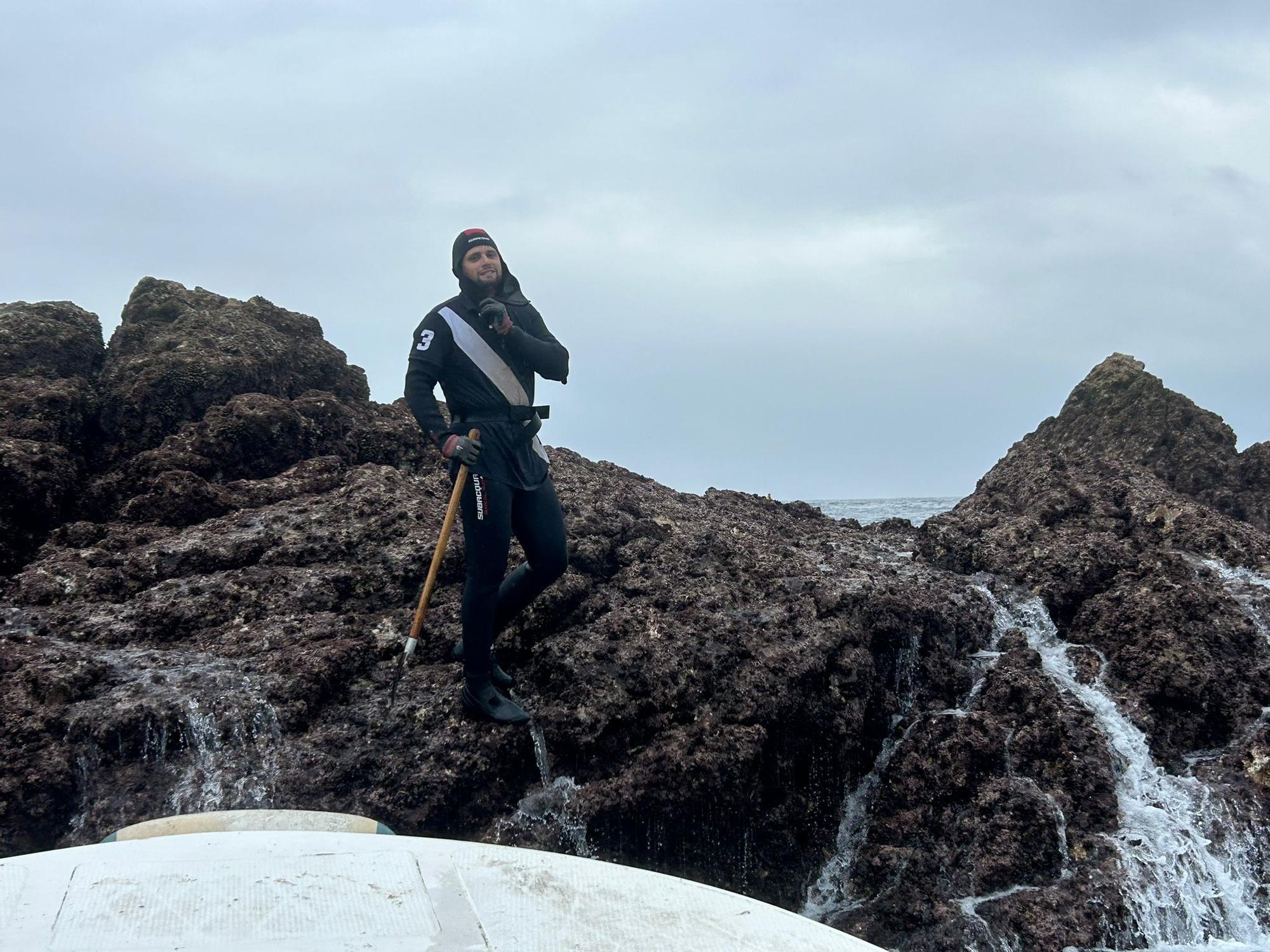 EN IMÁGENES: Así luchan los mariscadores de Luanco por cada kilo de percebe en el cabo Peñas