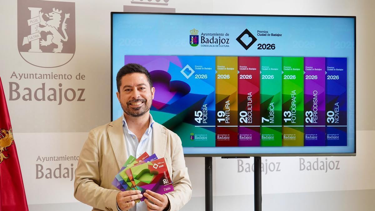 José Antonio Casablanca, durante la presentación de los Premios Ciudad de Badajoz.