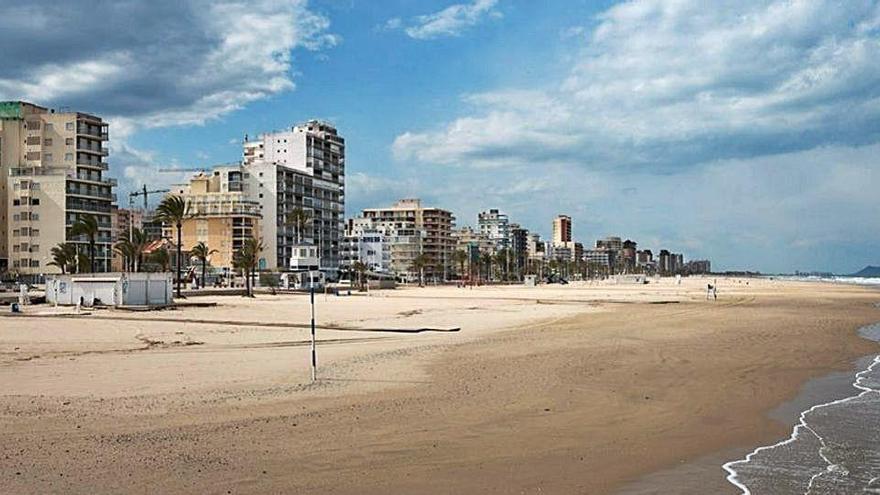 La playa de Gandia quiere ser este verano una playa segura ante el coronavirus.