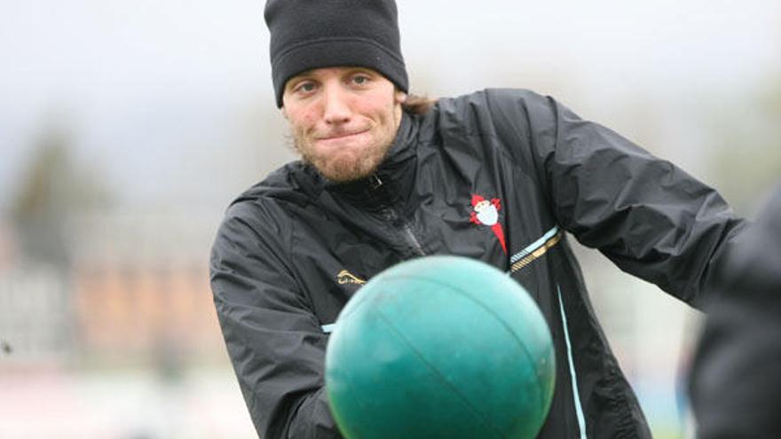 Michu, durante un entrenamiento en las instalaciones de A Madroa