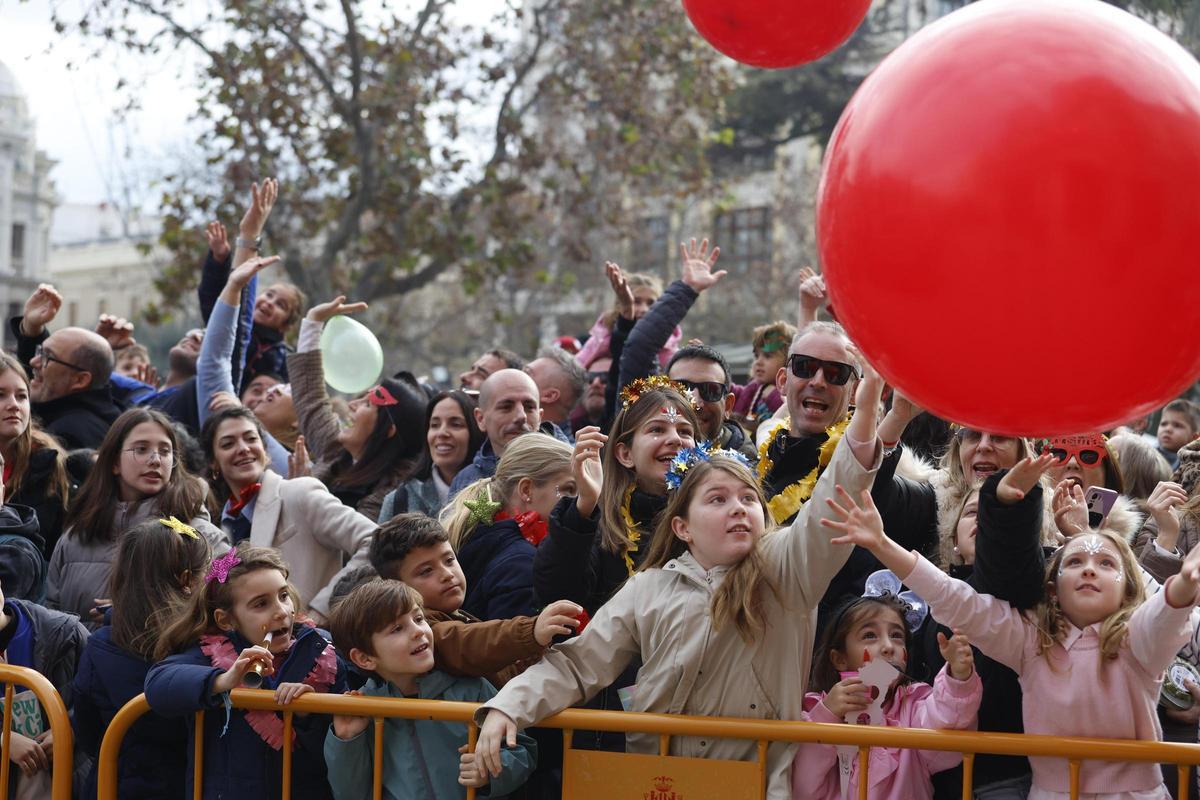 Miles de niños se adelantan a las campanadas con la 'Nochevieja infantil' de València