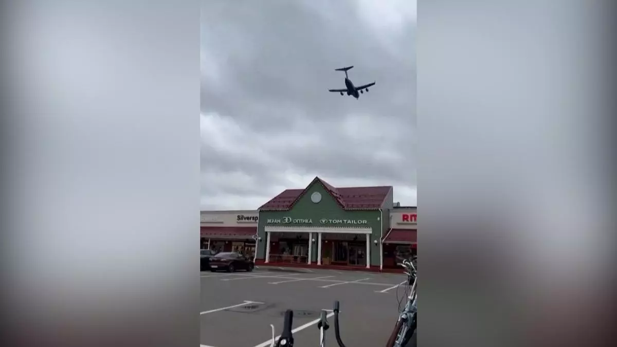 Un avión militar de Estados Unidos aterriza en Moscú