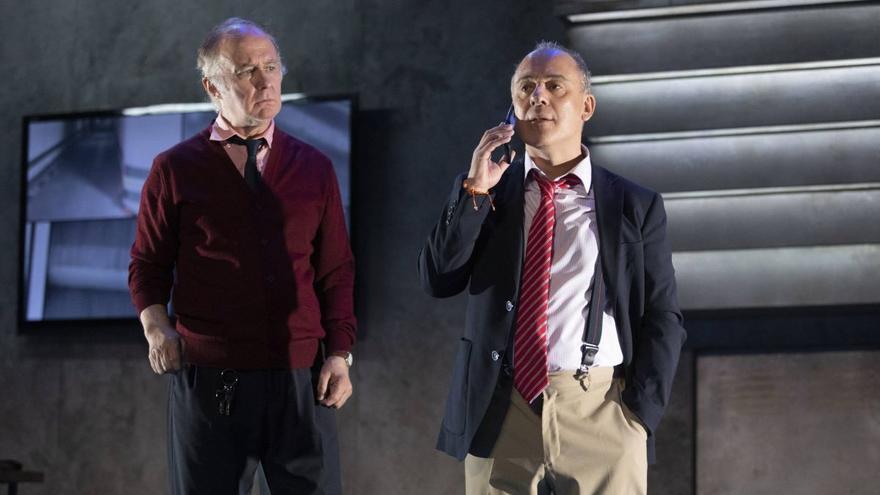 Javier Gutiérrez y Luis Bermejo agotan las entradas en el Gran Teatro de Córdoba con &#039;El traje&#039;