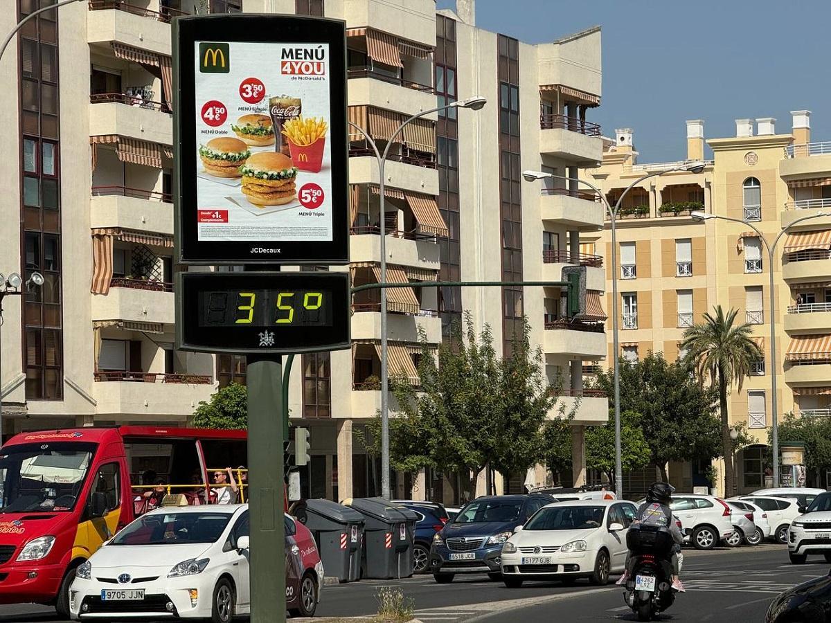 Un termómetro urbano marca 35 grados centígrados, el martes en Córdoba.