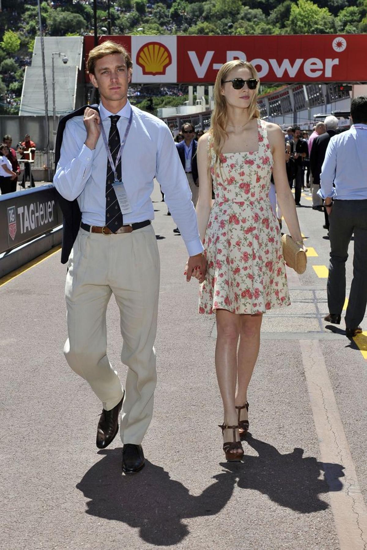 Beatrice Borromeo con vestido corto de flores