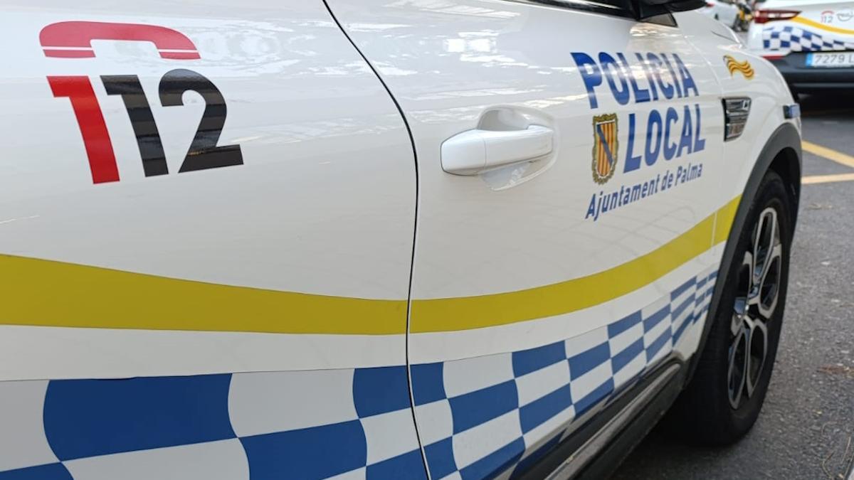 Un coche patrulla de la Policía Local de Palma.