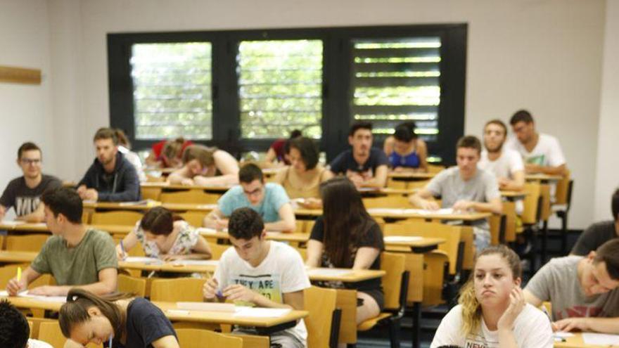 El TSJCV paraliza las becas del Consell que excluían a universitarios de la privada