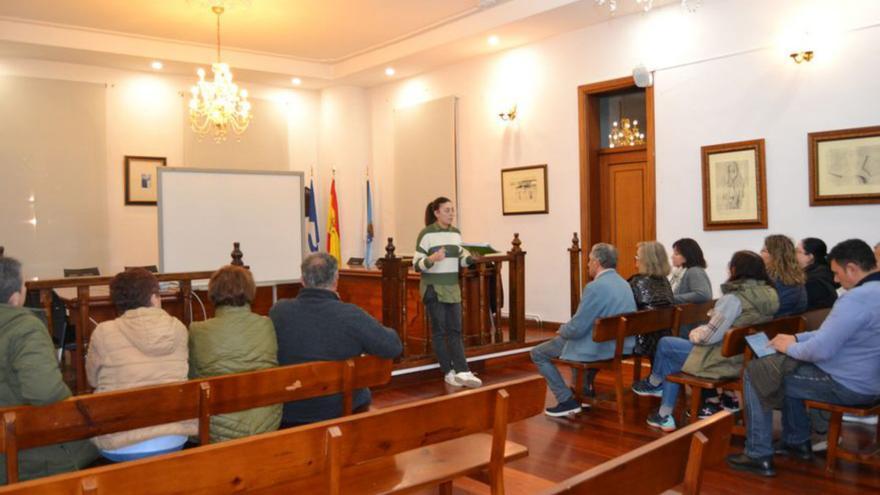 El concello presenta a los colectivos las ayudas para realizar alfombras del corpus