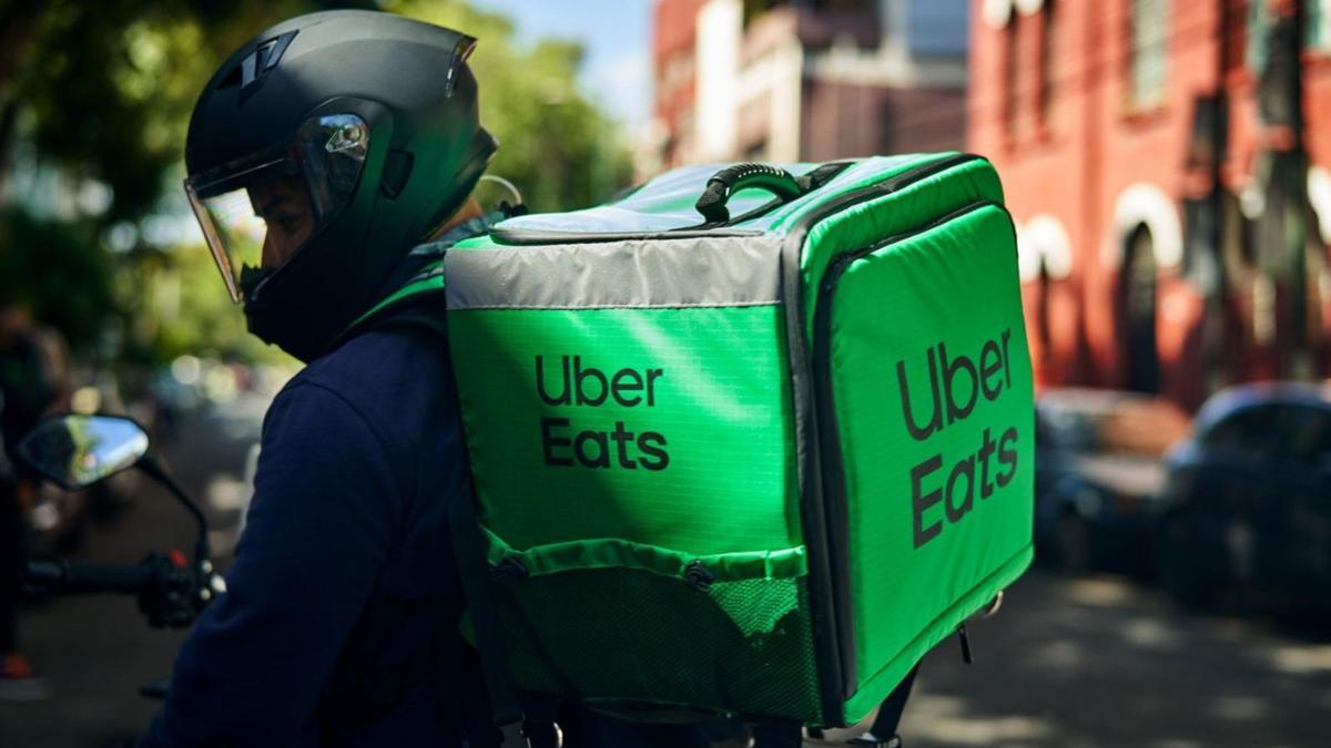 Uber dejará de repartir con autónomos en España y subcontratará a miles de ‘riders’ Uber dejará de repartir con autónomos en España y subcontratará a miles de ‘riders’