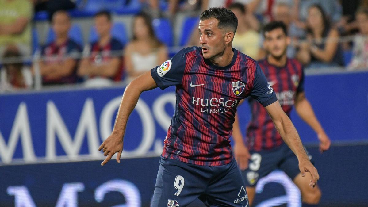 Juan Villar, en acción con la zamarra de la SD Huesca esta temporada.