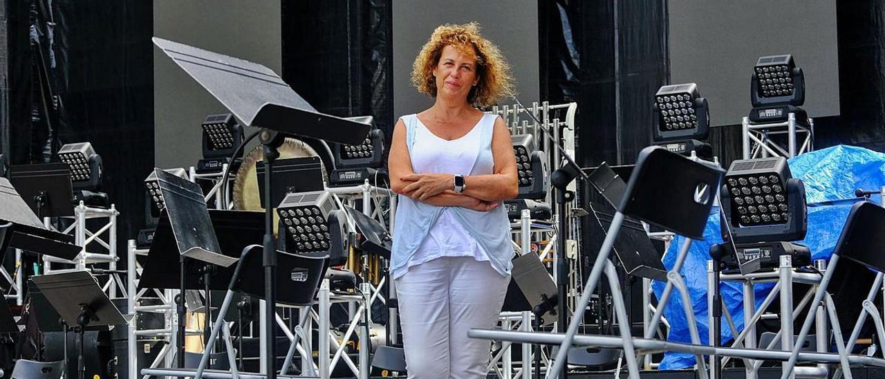 La directora del festival Temudas, Marisol García, el pasado viernes, en el escenario del parque Santa Catalina. | | JOSÉ CARLOS GUERRA