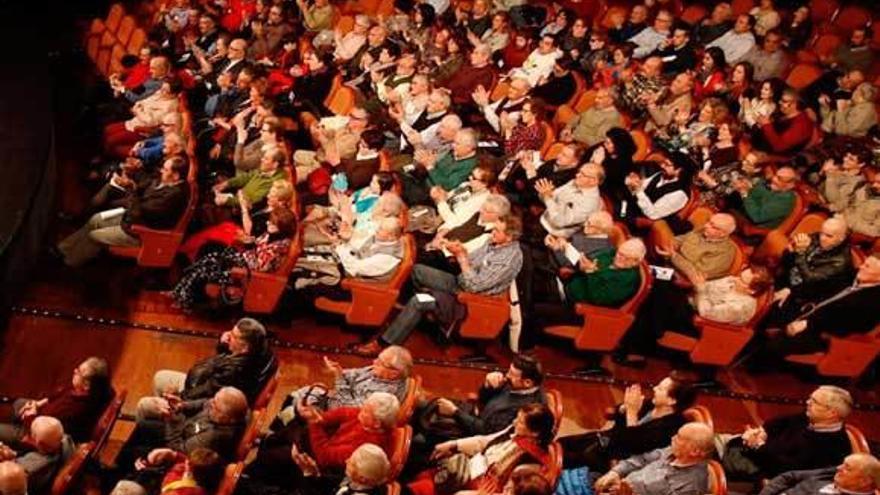 Jesús Fernández González, en plena actuación, ayer, en el teatro Filarmónica.