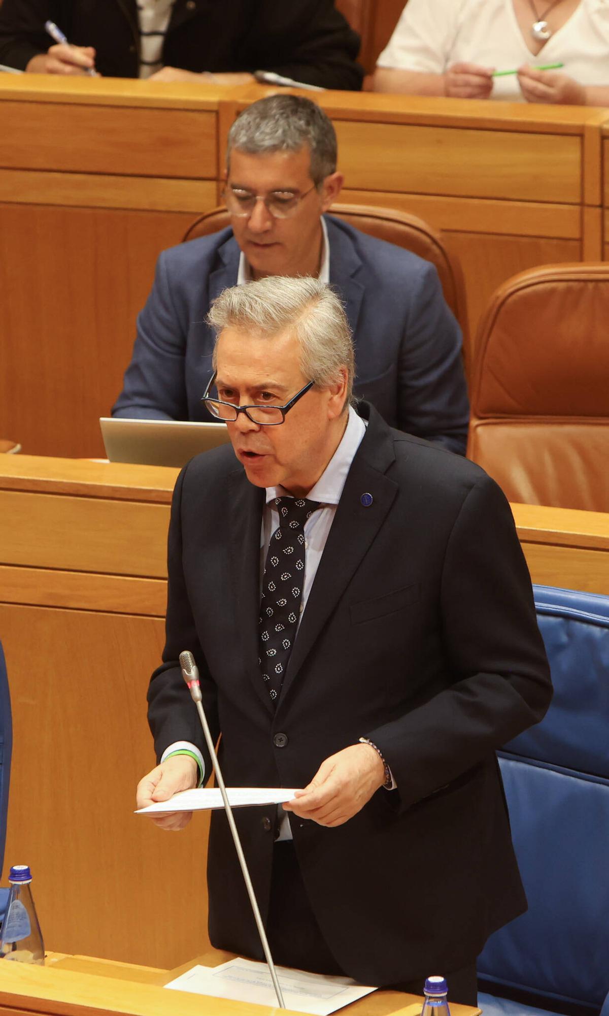 El conselleiro de Sanidade en su intervención en el Parlamento.