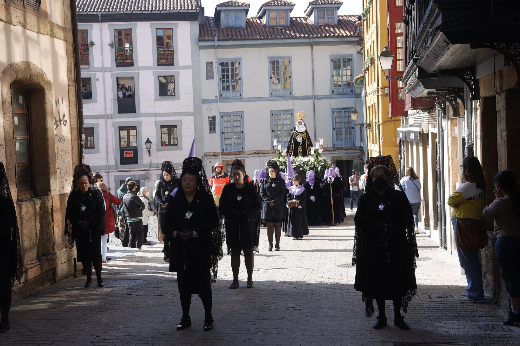 EN IMÁGENES: Así fue la procesión de la Soledad en la Semana Santa de Oviedo