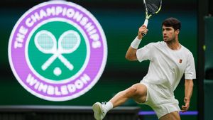 Alcaraz durante su entrenamiento en Wimbledon con Djokovic