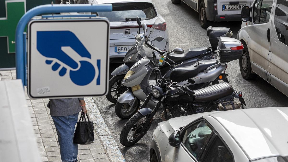 Las multas a motos por aparcar en la ORA se reducen un 30% en 2024