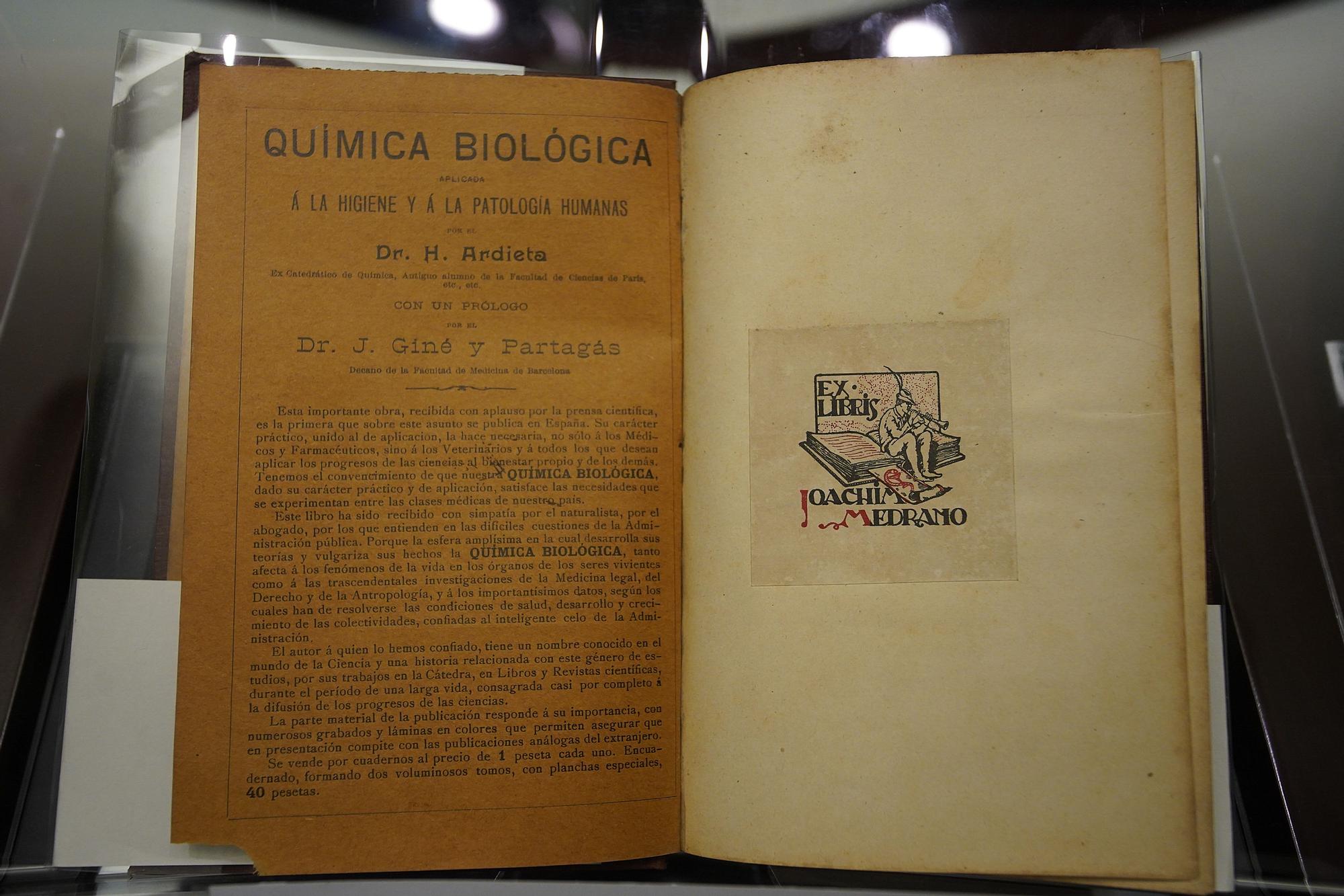 Recuperen 162 llibres de l'antiga farmàcia del Santa Caterina